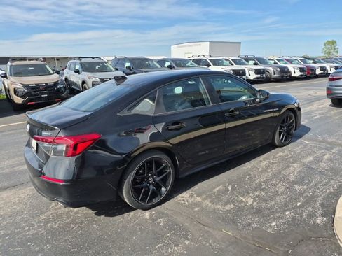 Used 2023 Honda Civic Sport image 2