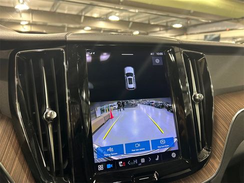 Certified 2022 Volvo XC60 B5 Momentum w/ Climate Package image 18