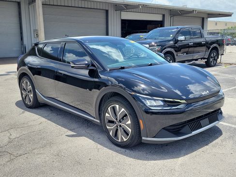 Used 2024 Kia EV6 Light RWD image 3