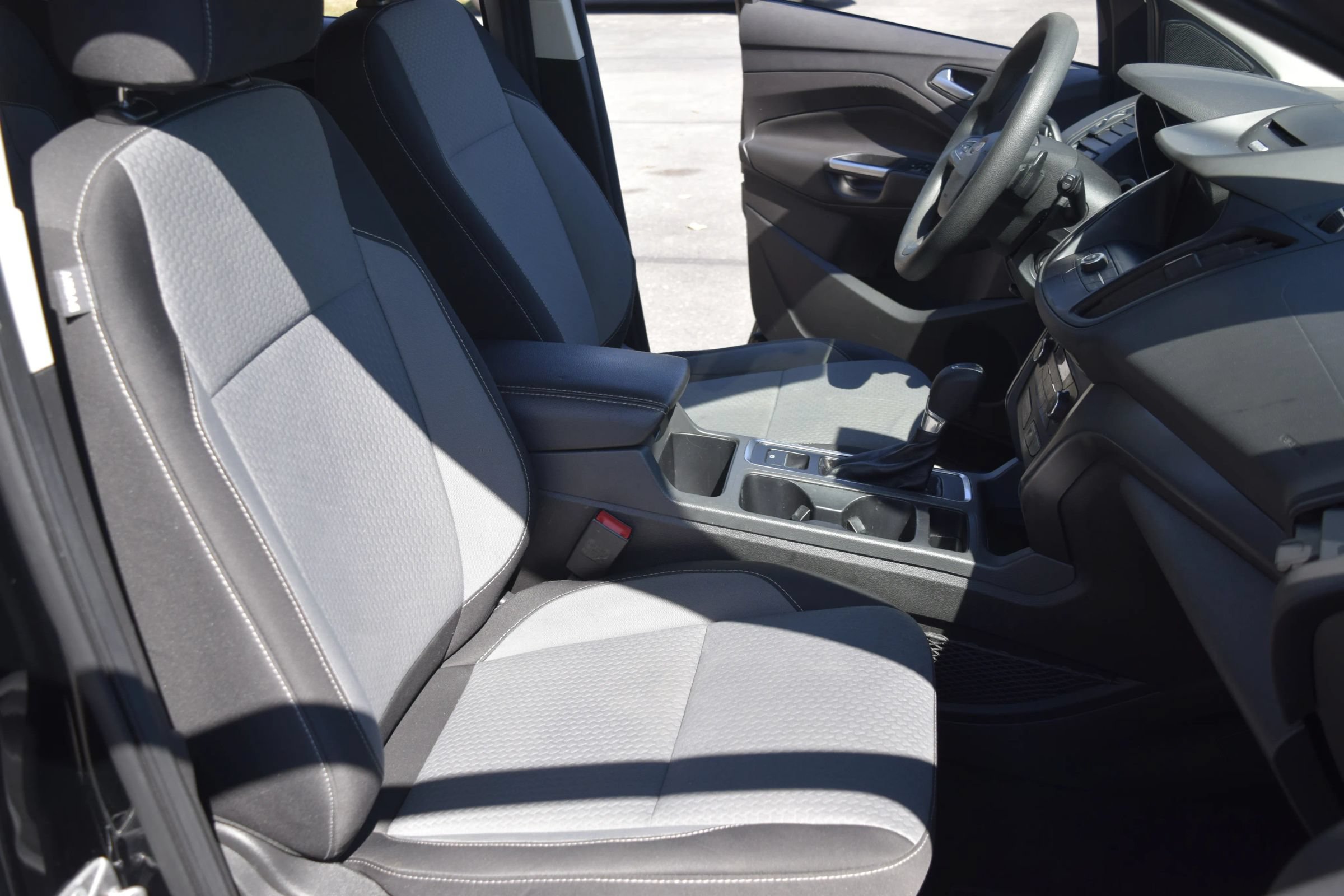Used 2017 Ford Escape SE w/ Equipment Group 201A FWD image 10