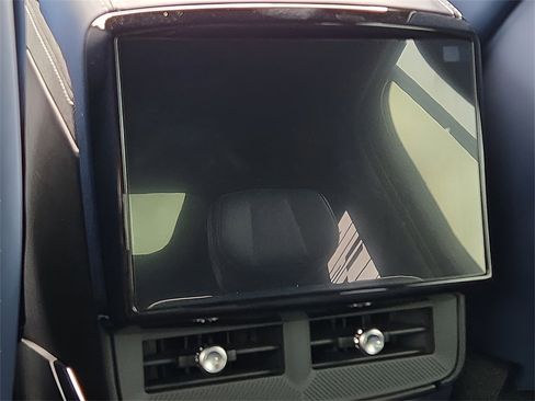 New 2026 Cadillac Vistiq Premium Luxury w/ LPO, Floor Liner Package image 17