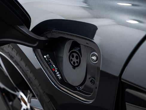 Certified 2024 Porsche Taycan GTS image 25