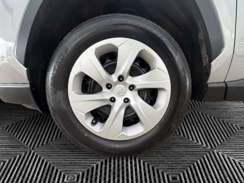Used 2020 Toyota RAV4 LE image 9