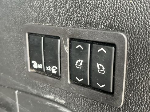 Used 2019 GMC Yukon Denali w/ Open Road Package AWD/4WD image 22