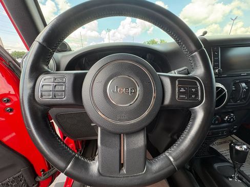 Used 2014 Jeep Wrangler Unlimited Sahara w/ Dual Top Group AWD/4WD image 20