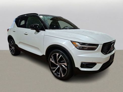 Used 2021 Volvo XC40 T5 R-Design w/ Climate Package AWD/4WD image 3