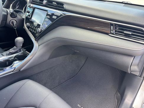 Used 2020 Toyota Camry LE image 15