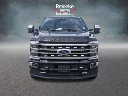 Used 2023 Ford F250 Platinum AWD/4WD image 2