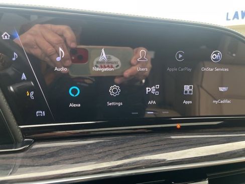 Used 2023 Cadillac Escalade Premium Luxury image 16