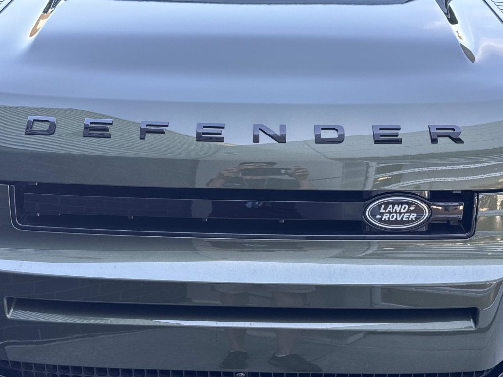 New 2026 Land Rover Defender 110 S AWD/4WD image 10