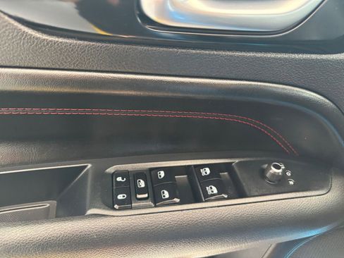 Used 2025 Jeep Compass Trailhawk AWD/4WD image 18