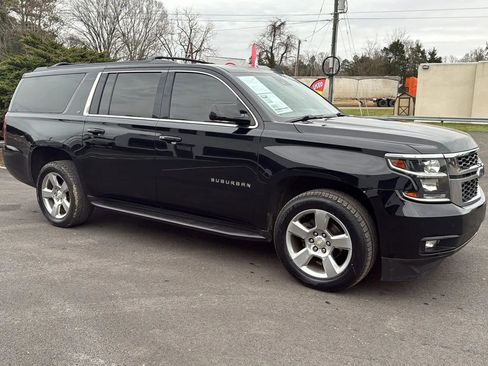 Used 2017 Chevrolet Suburban LT image 9