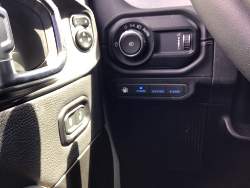Certified 2025 Jeep Wrangler Unlimited Sahara AWD/4WD image 10