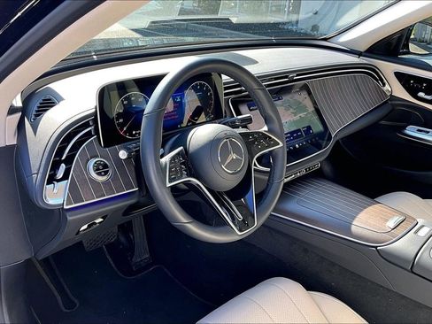 Used 2026 Mercedes-Benz E 350 4MATIC Sedan image 13