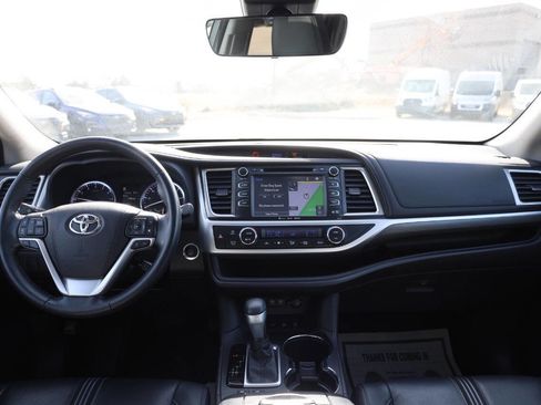 Used 2018 Toyota Highlander SE image 14