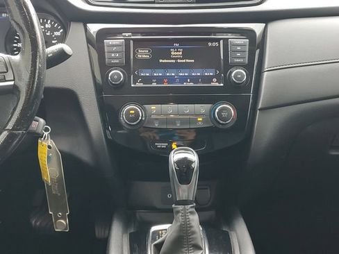 Used 2020 Nissan Rogue S w/ Special Edition Package FWD image 13
