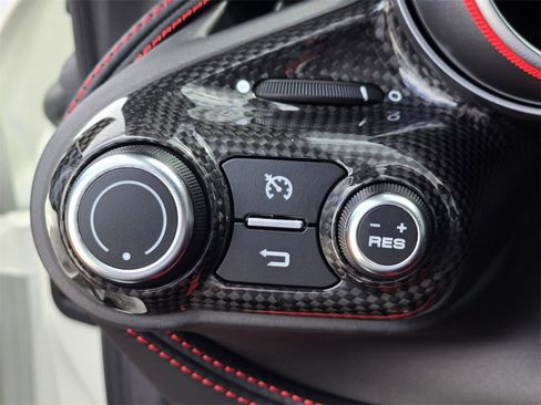 Used 2022 Ferrari F8 Tributo image 25