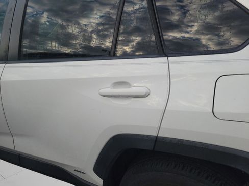 Used 2022 Toyota RAV4 XLE image 16