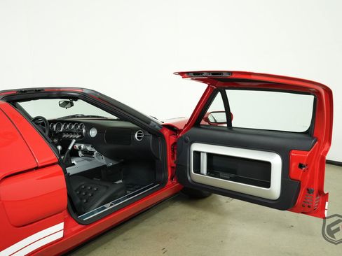 Used 2005 Ford GT image 31