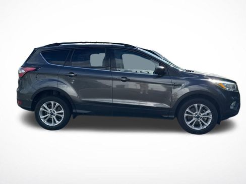 Used 2017 Ford Escape SE w/ Equipment Group 201A AWD/4WD image 2