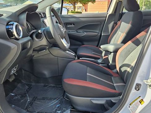 New 2025 Nissan Versa SR w/ Trunk Package FWD image 5