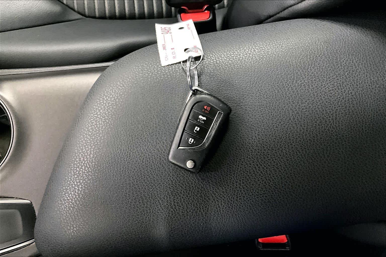 Used 2024 Toyota Camry SE FWD image 14