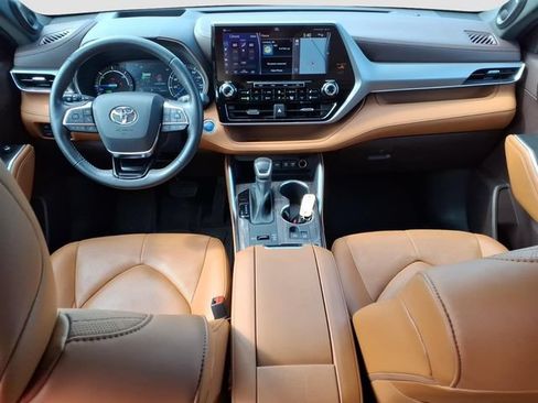 Used 2021 Toyota Highlander Platinum AWD/4WD image 7