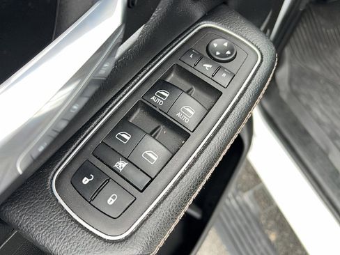 Used 2023 RAM 1500 Laramie AWD/4WD image 13