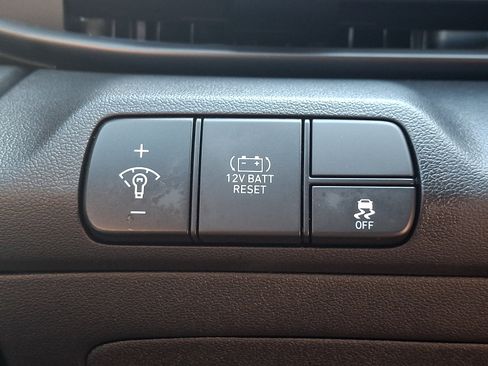 Used 2025 Hyundai Elantra SEL FWD image 23