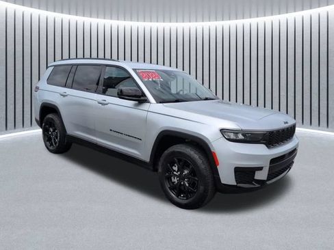 Used 2024 Jeep Grand Cherokee L Laredo AWD/4WD image 2