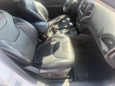 Used 2022 Jeep Cherokee Trailhawk w/ Premium Leather Package AWD/4WD image 58
