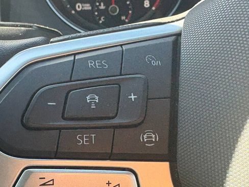 Used 2021 Volkswagen Atlas Cross Sport SE w/ V6 Towing Package FWD image 17
