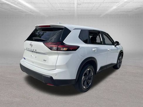 Used 2024 Nissan Rogue SV FWD image 10