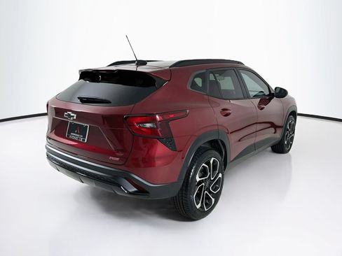 Used 2024 Chevrolet Trax RS w/ Sunroof Package FWD image 8