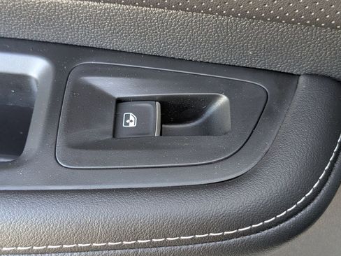 New 2025 Volkswagen Atlas Cross Sport SE image 27