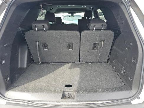 Used 2023 Chevrolet Traverse LT image 12