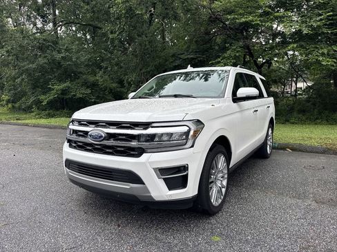 Used 2024 Ford Expedition Limited RWD image 3
