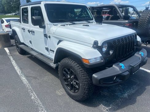Used 2022 Jeep Gladiator Sport AWD/4WD image 11