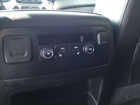 Used 2018 GMC Yukon XL SLT image 8