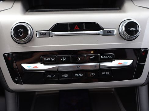 Used 2023 Ford Explorer XLT w/ Equipment Group 202A image 24