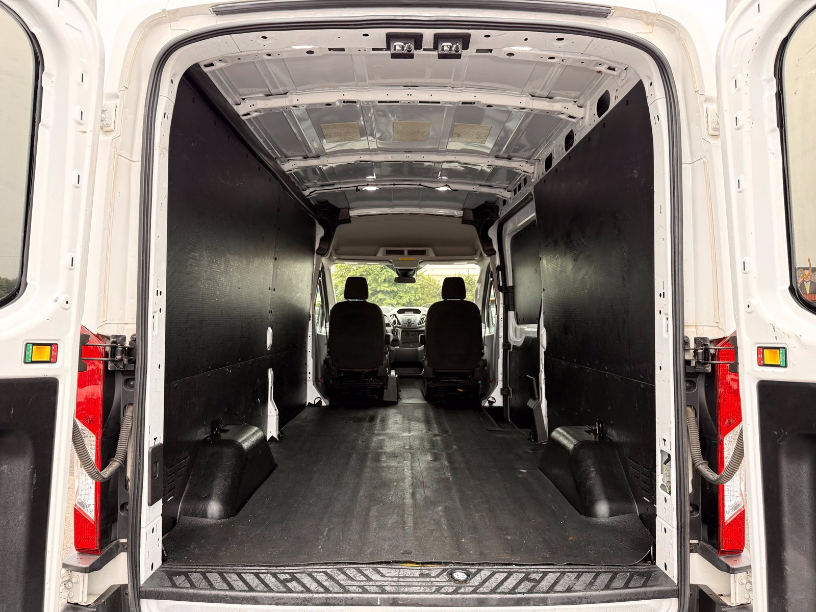 Used 2019 Ford Transit 250 148 Medium Roof w/ Interior Upgrade Package RWD image 15