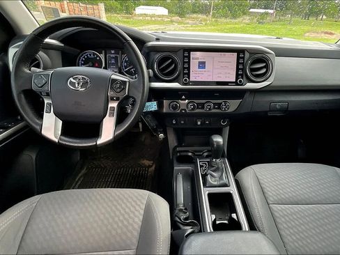 Used 2020 Toyota Tacoma SR5 w/ Technology Package AWD/4WD image 12