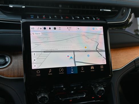 Used 2023 Jeep Grand Cherokee Summit AWD/4WD image 25