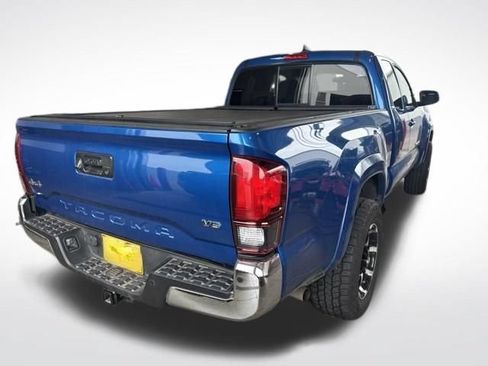 Used 2018 Toyota Tacoma SR5 AWD/4WD image 5