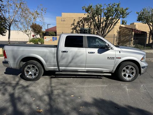 Used 2018 RAM 1500 Laramie w/ Convenience Group image 8