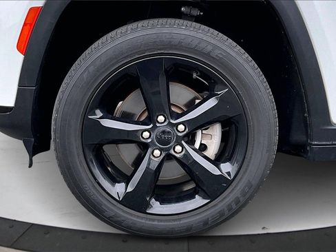 Used 2021 Jeep Grand Cherokee L Laredo image 32