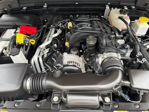 Used 2023 Jeep Gladiator Overland AWD/4WD image 8