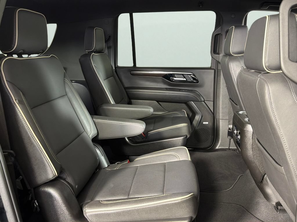 Used 2026 Chevrolet Suburban Premier AWD/4WD image 33