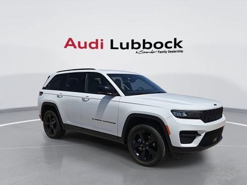 Used 2023 Jeep Grand Cherokee Altitude AWD/4WD image 2
