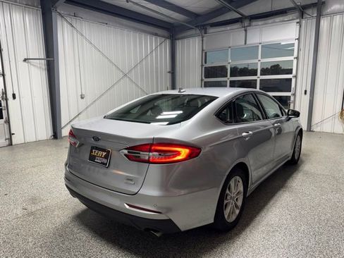 Used 2020 Ford Fusion SE FWD image 13